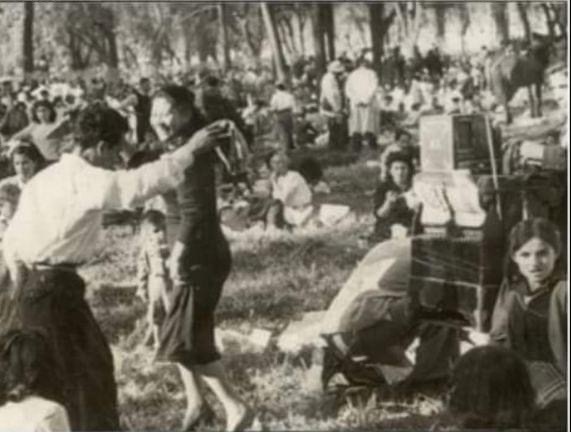 Bailando Cueca en Chinganas